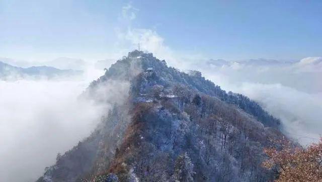 退休教授嵩山野线徒步坠崖去世,退休教授嵩山野线徒步探险不幸坠崖身亡