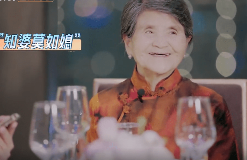 曝杨子黄圣依离开镜头关系很好,一、杨子与黄圣依，娱乐圈中的耀眼明星