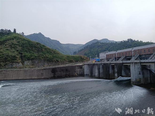 四川最大超级水库首次蓄满，水库全景概览