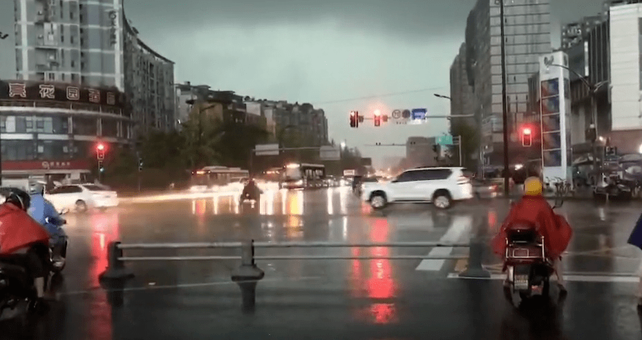 成都暴雨预警升级，如何应对暴雨风险？