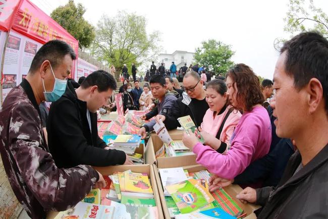 天门皂市镇新动态，学习变革展现鼓舞与自信之光